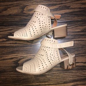 Nude cutout patterned heel